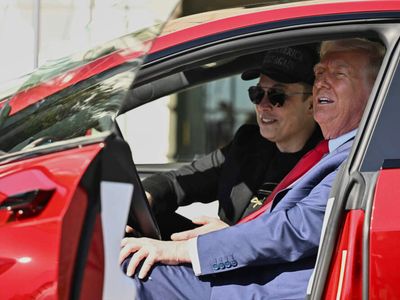 President Trump touts Tesla cars at White House. What does ...