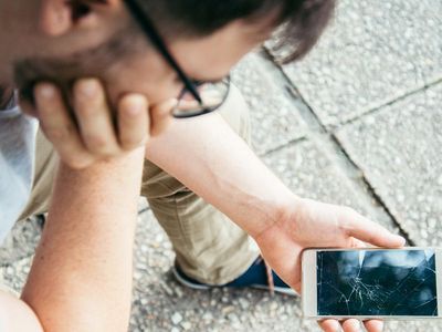 Man Finds a Smashed Phone on the Roadside—When He Inserts the SIM Card Into His
Own Phone and Calls 'Daughter,' His Heart Stops