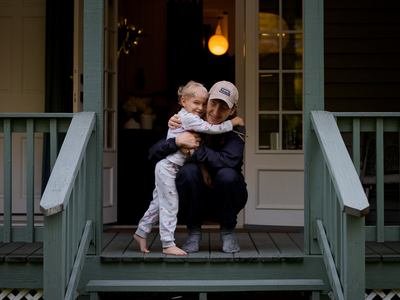 Camera captures 2 year old hugging pizza deliveryman who recently lost a child