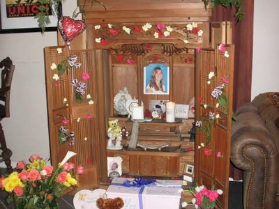 Why Do We Leave Things on Bridges? The Secret Memorials That Heal Our Grief