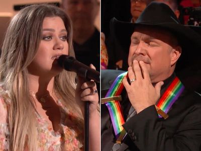 Garth Brooks nearly brought to tears as Kelly Clarkson ...