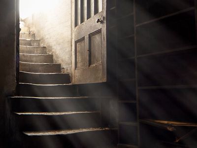 Every Night, My Late Grandpa Spoke to Me in a Dream: 'Check the Red Box In My
Basement!' – One Day, I Finally Did